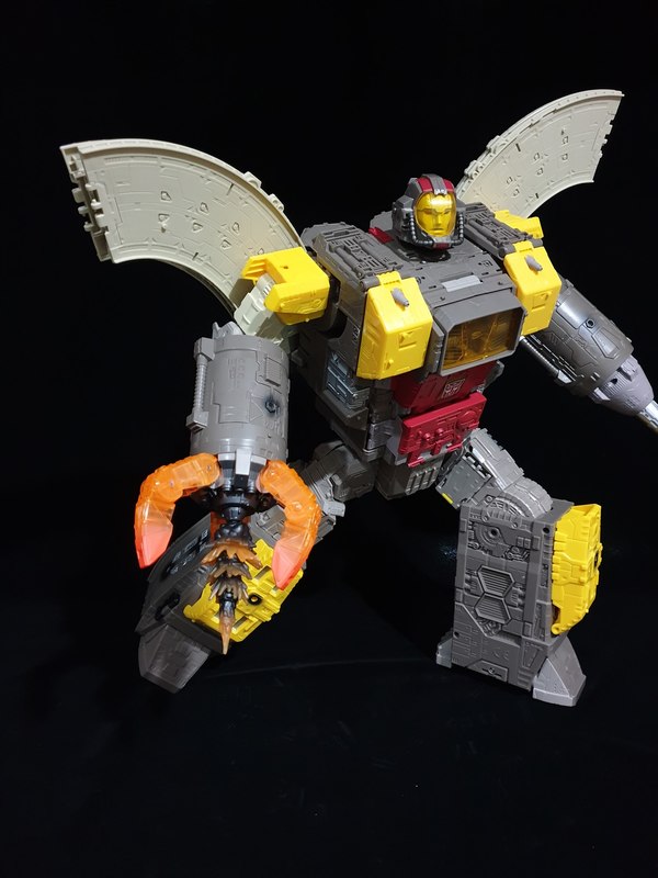 In Hand Images Wfc S29 Omega Supreme Bases  (4 of 17)